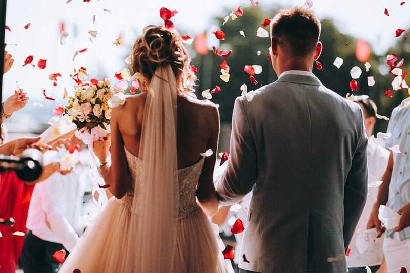 Nằm mơ thấy đám cưới: Ý nghĩa giấc mơ và giải mã các con số 3 Nằm mơ thấy đám cưới không có mặt cô dâu/chú rể thể hiện sự không chắc chắn về mối quan hệ hiện tại