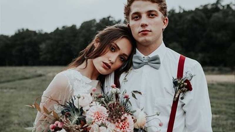 Nằm mơ thấy đám cưới: Ý nghĩa giấc mơ và giải mã các con số 2 Nằm mơ thấy đám cưới mang nhiều ý nghĩa về cảm xúc cá nhân trong các mối quan hệ xung quanh